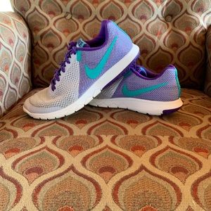 NIKE FLEX EXPERIENCE RN 5 WOMENS- Purple